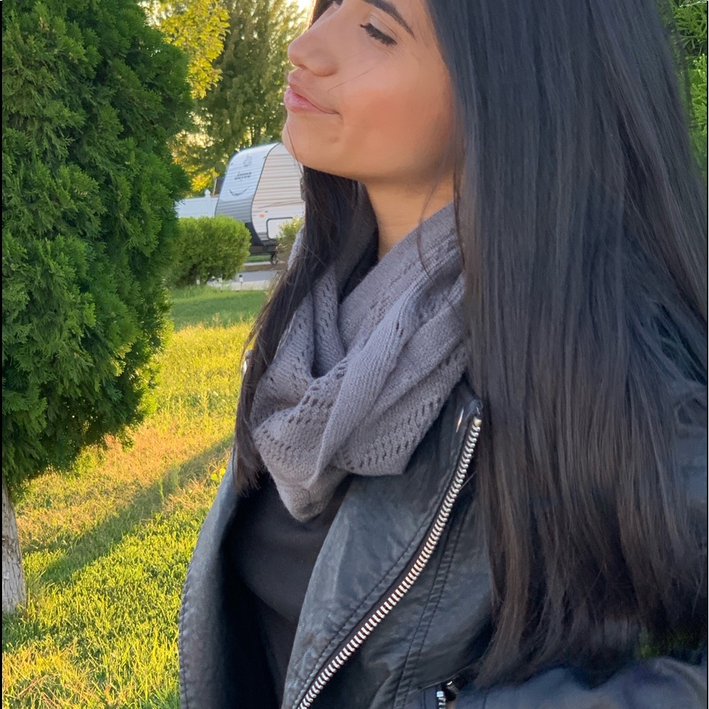 Grey scarf
